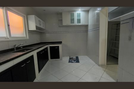 Casa de condomínio para alugar com 300m², 3 quartos e 3 vagas Casa de condomínio para alugar com 300m², 3 quartos e 3 vagasCozinha