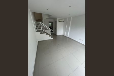 Casa de condomínio à venda com 135m², 2 quartos e 2 vagas Casa de condomínio à venda com 135m², 2 quartos e 2 vagasSala