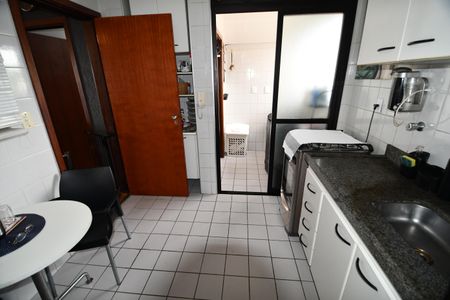 Apartamento à venda com 92m², 3 quartos e 2 vagasCozinha