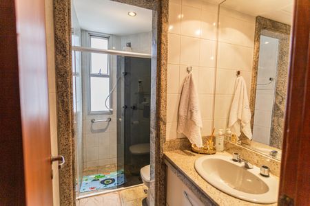 Apartamento à venda com 93m², 3 quartos e 2 vagasBanheiro Social