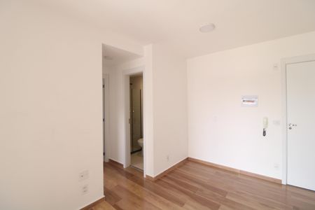Sala de apartamento para alugar com 2 quartos, 39m² em Jardim Santo Antoninho, São Paulo