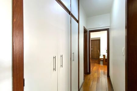 Corredor de apartamento à venda com 3 quartos, 90m² em Silveira, Belo Horizonte