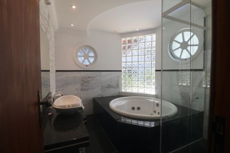 Casa para alugar com 600m², 4 quartos e 4 vagasBanheiro Suíte 1