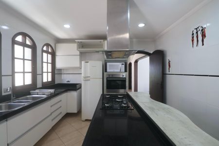 Casa para alugar com 600m², 4 quartos e 4 vagasCozinha