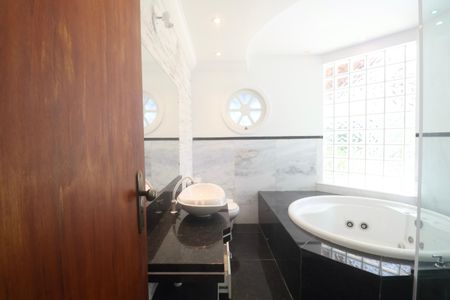 Casa para alugar com 600m², 4 quartos e 4 vagasBanheiro Suíte 1