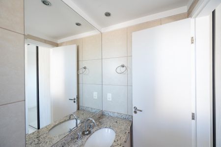 Apartamento à venda com 84m², 3 quartos e 2 vagasBanheiro da Suíte