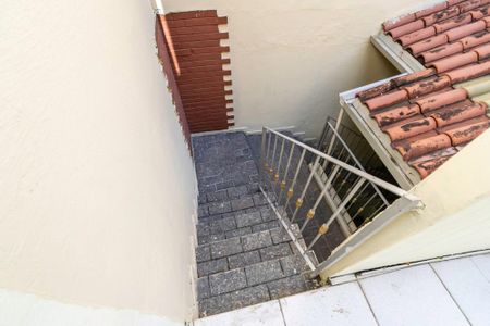 Casa de condomínio para alugar com 180m², 3 quartos e 1 vagaTerraço - Escada de acesso