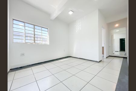 Sala de casa para alugar com 2 quartos, 50m² em Km 18, Osasco
