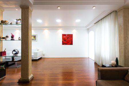 Casa para alugar com 250m², 3 quartos e 3 vagas Casa para alugar com 250m², 3 quartos e 3 vagasSala