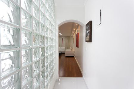 Casa para alugar com 250m², 3 quartos e 3 vagas Casa para alugar com 250m², 3 quartos e 3 vagasCorredor da Cozinha