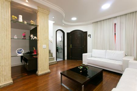 Casa para alugar com 250m², 3 quartos e 3 vagas Casa para alugar com 250m², 3 quartos e 3 vagasSala