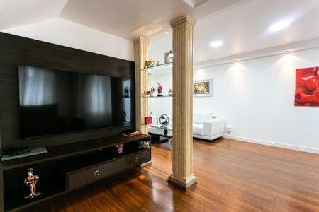 Casa para alugar com 250m², 3 quartos e 3 vagas Casa para alugar com 250m², 3 quartos e 3 vagasSala