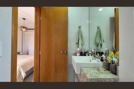 Apartamento à venda com 67m², 2 quartos e 2 vagasBanheiro da suíte 