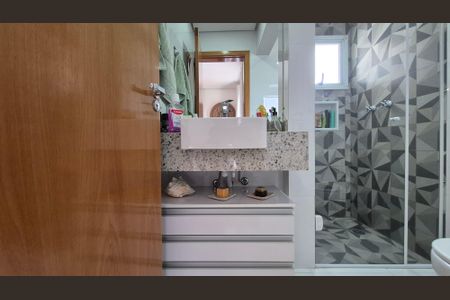 Apartamento à venda com 67m², 2 quartos e 2 vagasBanheiro da suíte 