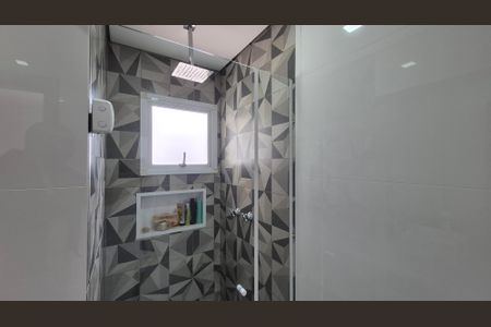 Apartamento à venda com 67m², 2 quartos e 2 vagasBanheiro da suíte 