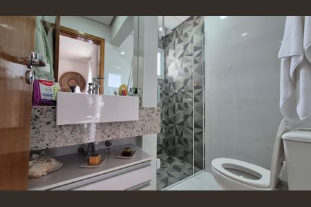 Apartamento à venda com 67m², 2 quartos e 2 vagasBanheiro da suíte 