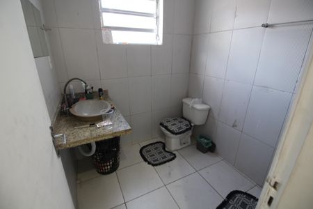 Casa de condomínio para alugar com 145m², 2 quartos e 4 vagasBanheiro
