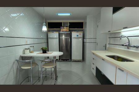 Apartamento à venda com 340m², 3 quartos e 2 vagasCozinha e Área de Serviço 