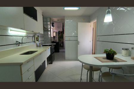 Apartamento à venda com 340m², 3 quartos e 2 vagasCozinha e Área de Serviço 