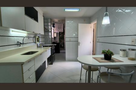 Apartamento à venda com 340m², 3 quartos e 2 vagasCozinha e Área de Serviço 