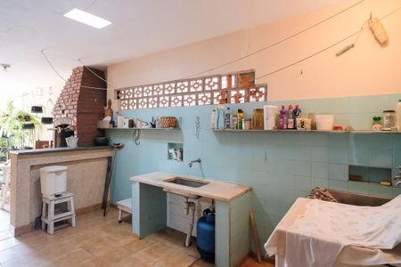 Casa à venda com 288m², 4 quartos e 2 vagasÁrea de serviço