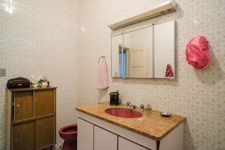 Casa à venda com 288m², 4 quartos e 2 vagasBanheiro