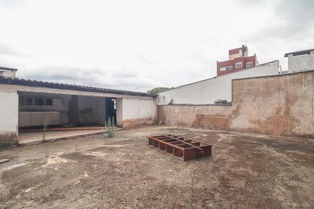 Casa à venda com 150m², 4 quartos e sem vagaFundos