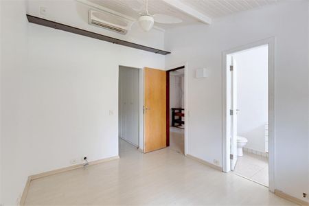 Casa à venda com 4 quartos, 321m² em Santo Amaro, São Paulo