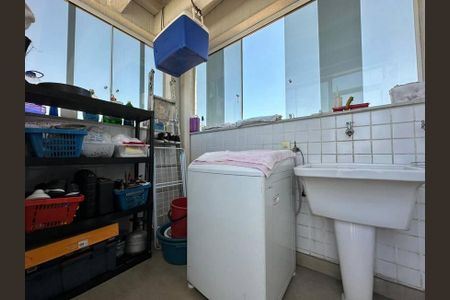 Casa à venda com 244m², 4 quartos e 3 vagas