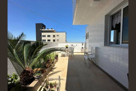 Casa à venda com 244m², 4 quartos e 3 vagas