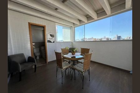 Casa à venda com 244m², 4 quartos e 3 vagas