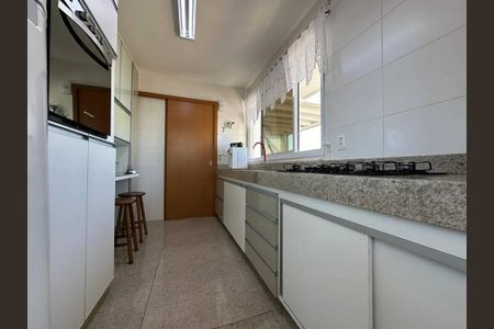 Casa à venda com 244m², 4 quartos e 3 vagas