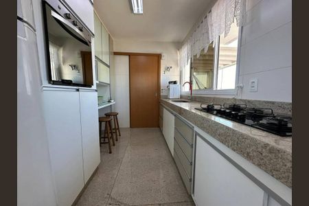 Casa à venda com 244m², 4 quartos e 3 vagas