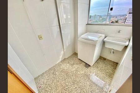Casa à venda com 4 quartos, 97m² em Santa Rosa, Belo Horizonte