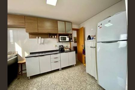 Casa à venda com 97m², 4 quartos e 2 vagas