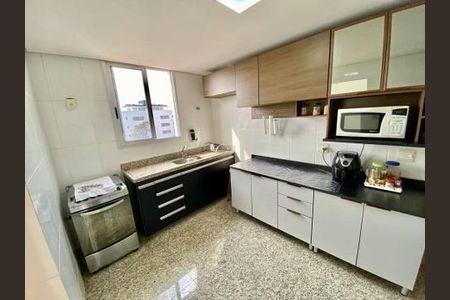 Casa à venda com 97m², 4 quartos e 2 vagas