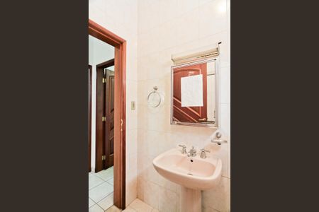 Casa à venda com 180m², 3 quartos e 3 vagasBanheiro 1