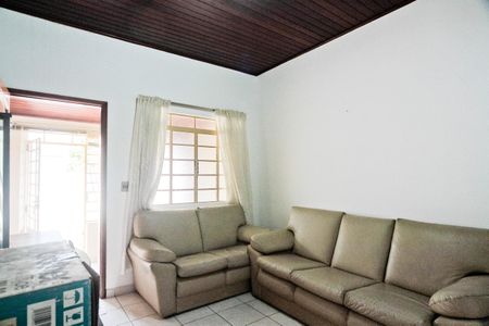 Casa à venda com 180m², 3 quartos e 3 vagasSala