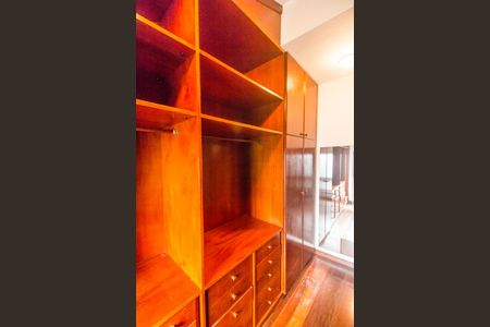 Casa de condomínio para alugar com 460m², 3 quartos e 4 vagas Casa de condomínio para alugar com 460m², 3 quartos e 4 vagasCloset da suíte