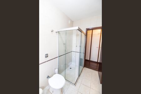 Casa de condomínio para alugar com 460m², 3 quartos e 4 vagas Casa de condomínio para alugar com 460m², 3 quartos e 4 vagasBanheiro da Suíte