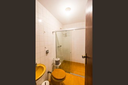 Casa de condomínio para alugar com 460m², 3 quartos e 4 vagas Casa de condomínio para alugar com 460m², 3 quartos e 4 vagasBanheiro de serviço