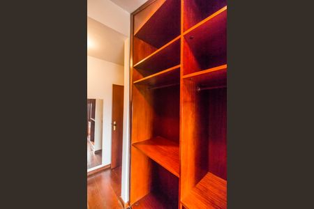 Casa de condomínio para alugar com 460m², 3 quartos e 4 vagas Casa de condomínio para alugar com 460m², 3 quartos e 4 vagasCloset da suíte