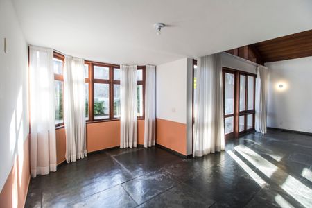 Casa de condomínio para alugar com 460m², 3 quartos e 4 vagas Casa de condomínio para alugar com 460m², 3 quartos e 4 vagasSala