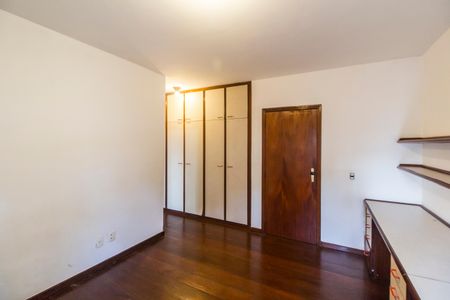 Casa de condomínio para alugar com 460m², 3 quartos e 4 vagas Casa de condomínio para alugar com 460m², 3 quartos e 4 vagasSuíte 2