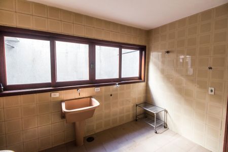 Casa de condomínio para alugar com 460m², 3 quartos e 4 vagas Casa de condomínio para alugar com 460m², 3 quartos e 4 vagasÁrea de Serviço