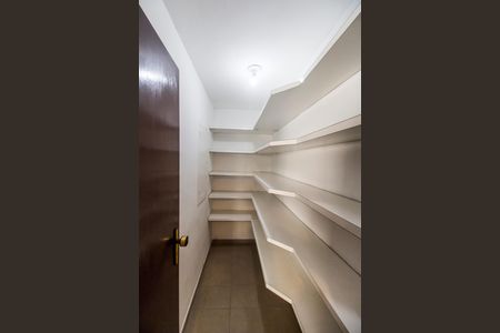 Casa de condomínio para alugar com 460m², 3 quartos e 4 vagas Casa de condomínio para alugar com 460m², 3 quartos e 4 vagasDespensa