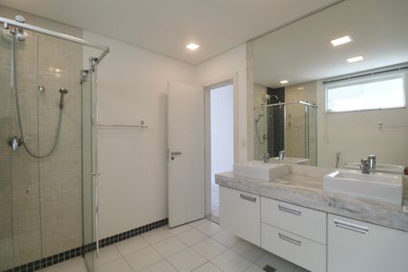 Casa para alugar com 314m², 4 quartos e 2 vagasBanheiro Suíte 2