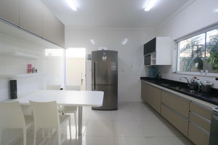 Casa para alugar com 314m², 4 quartos e 2 vagasCozinha