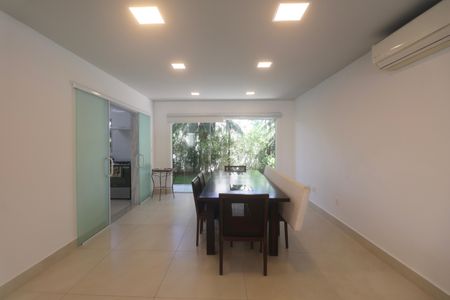 Casa para alugar com 314m², 4 quartos e 2 vagasSala