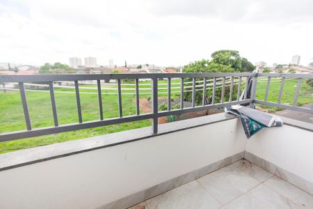 Varanda da Suite de apartamento para alugar com 3 quartos, 80m² em Jardim Patricia, Uberlândia